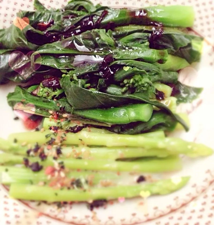 Snapdishの料理写真:Kailan with oyster sauce and asparagus with Japanese flavored sprinkles.|samantha wさん