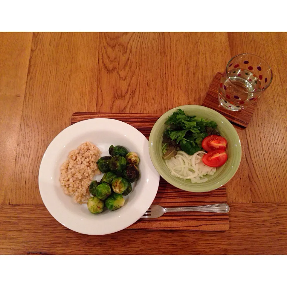 Brussels sprouts, Brown rice, Tomatoes, Onions, Baby leaves|Meeさん