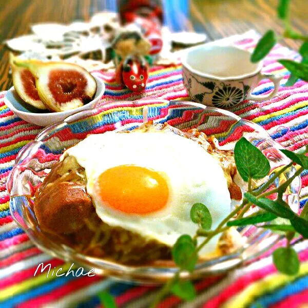 リメイク朝ごはん♪(*^^*)
＊目玉焼きon焼きカレー
＊無花果|michaeさん