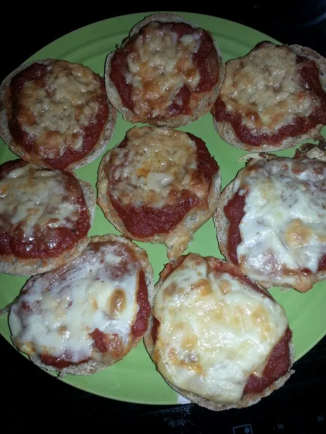 Snapdishの料理写真:English muffin pizzas.  with homemade sauce,  Munster and asiago chz.|Polly Gelfusoさん