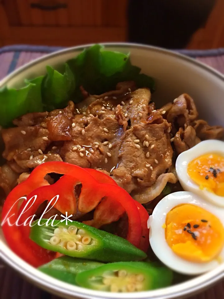 Snapdishの料理写真:手抜きの生姜焼き丼弁当~🐽9/30|くららさん