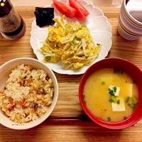 朝ごはん #きのこごはん、味噌汁、もやし炒め