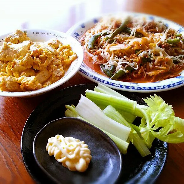 今日の朝ご飯〜♥
〇豚キムチうどん
〇豆腐と卵の炒め物
〇セロリスティック

今日はお出かけしてくるぞ〜♪|hirokoさん