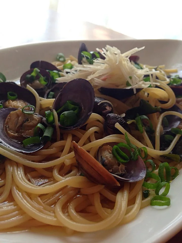 Snapdishの料理写真:飲み過ぎた翌日専用、シジミと生姜のスープパスタ🐚|アイさん