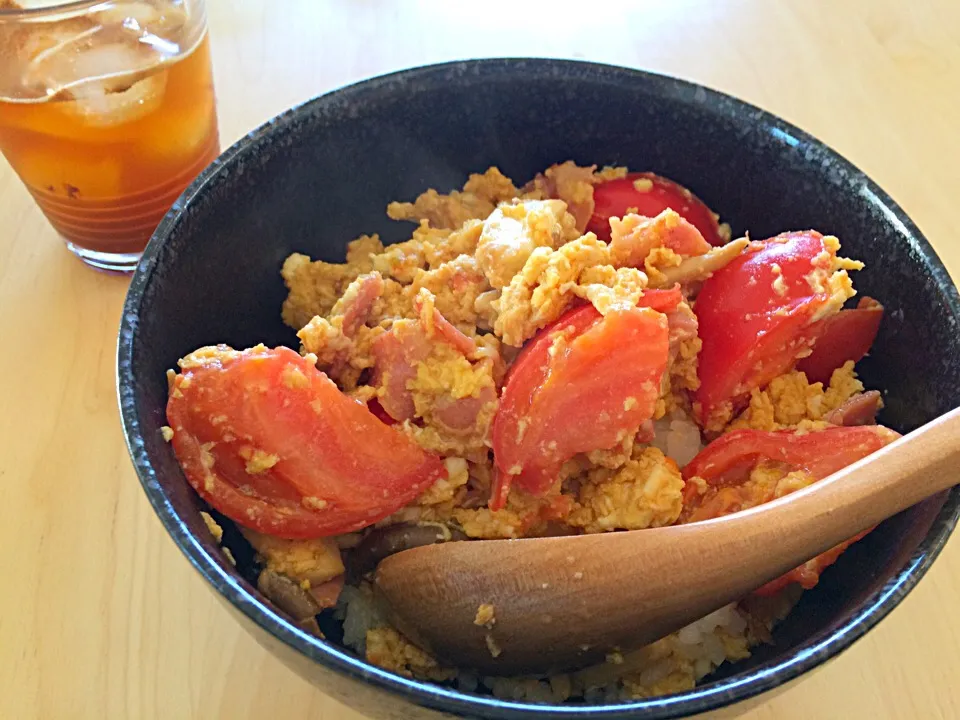 ベトナム風トマト卵丼|ぴっぱーさん