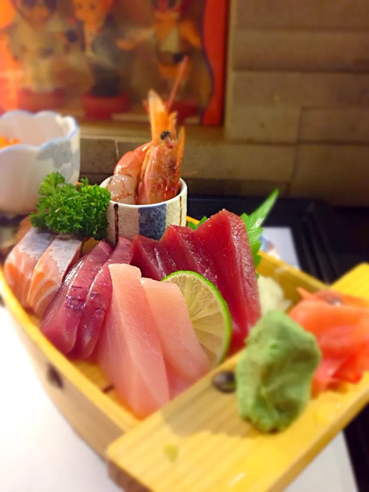 Raw Fish Boat for one|Sam: photos by iPhoneさん