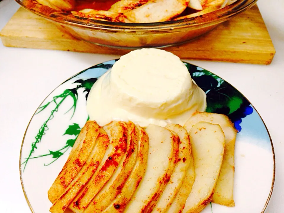 Snapdishの料理写真:7i no pudding and apple cinamon|Deana/Akinaさん