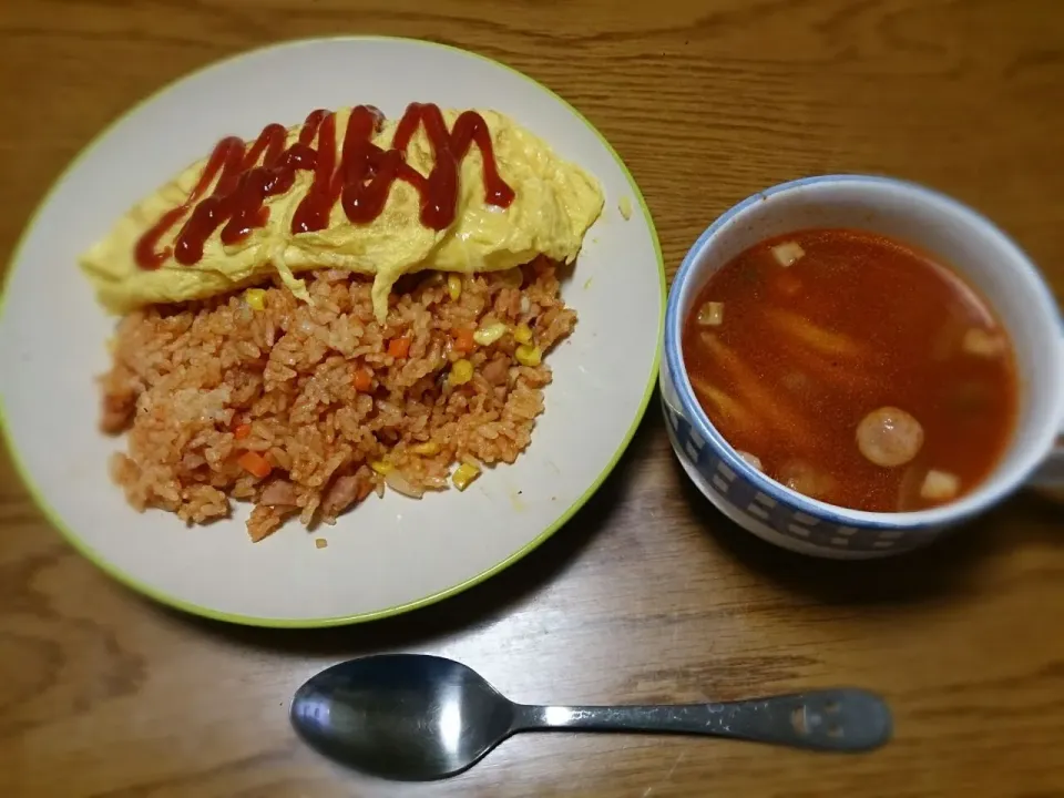 Snapdishの料理写真:オムライス、ミネストローネ|五十嵐公一さん