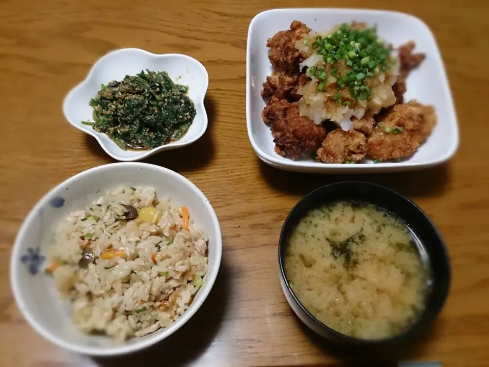 Snapdishの料理写真:炊き込みご飯、鶏の竜田揚げ、ほうれん草のごま和え|五十嵐公一さん