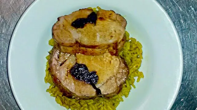 Stuffed Pork Chops over Curried Coconut Rice|Geralde Neretteさん