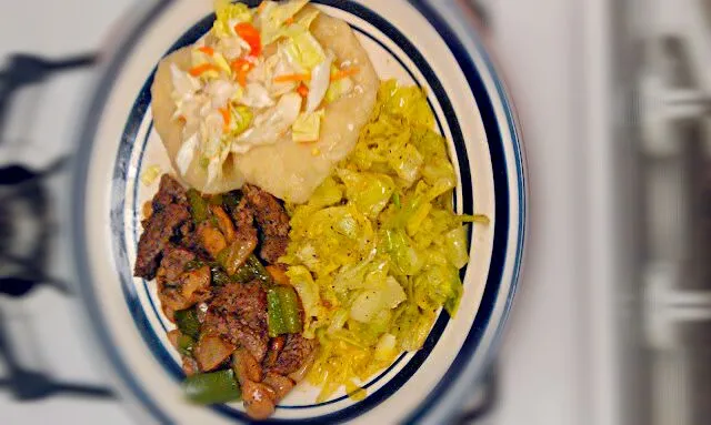 Snapdishの料理写真:Pepper Steak and Garlic butter cabbage with a dumpling|Geralde Neretteさん