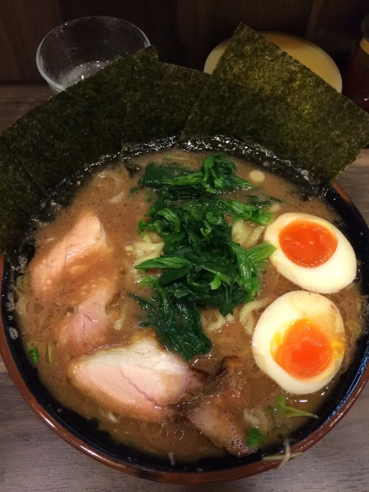 神田ラーメン わいず 濃厚豚骨醤油|rockiさん