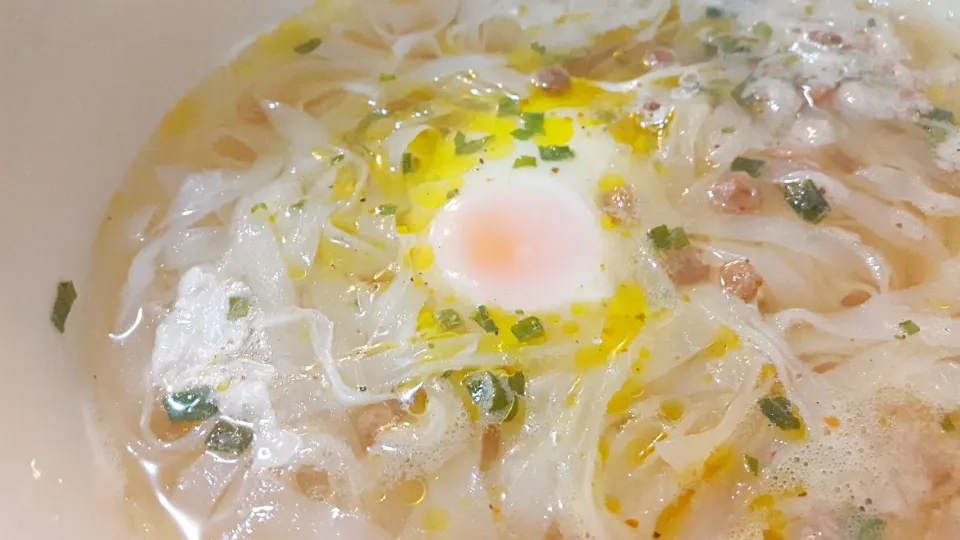 Rice noodle with poached egg|Tran Thanh Thuさん