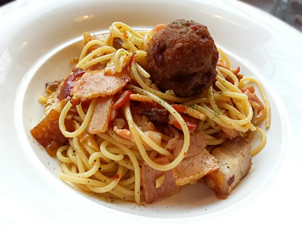 Snapdishの料理写真:pork lover's aglio olio|Yvonne C.さん