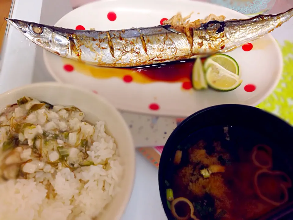 オクラ山芋ご飯、秋刀魚の塩焼き、味噌汁|みあさん