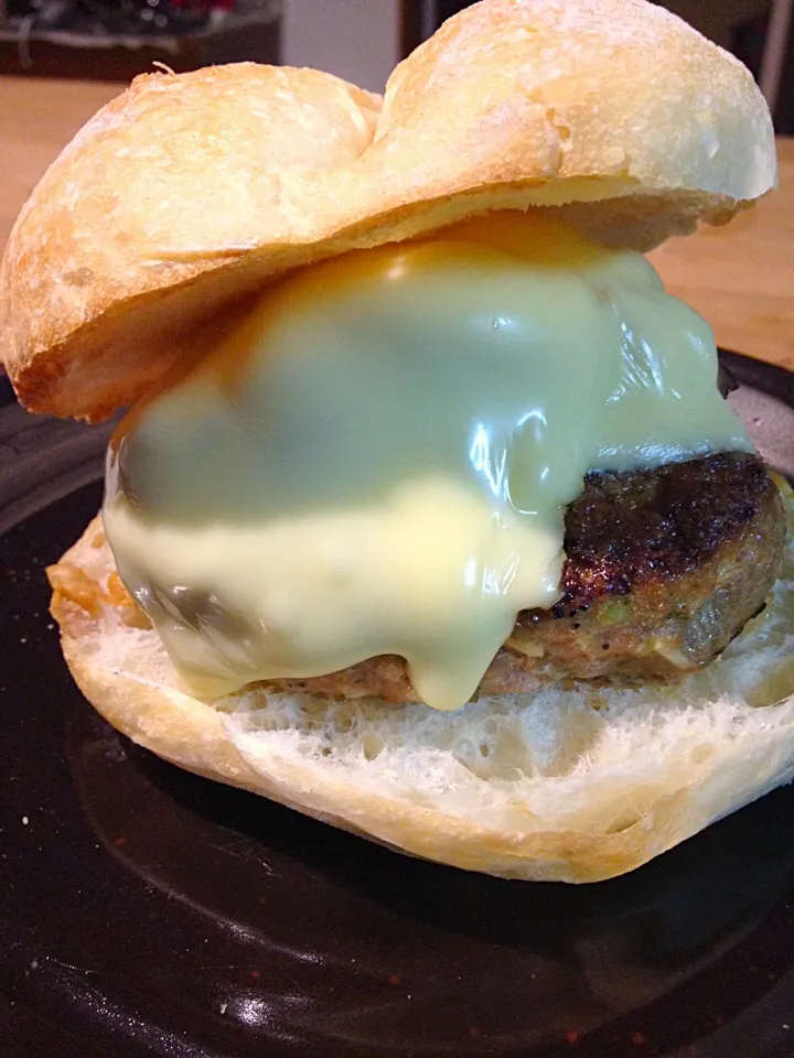 Cheese & Mushroom Pure Beef Burger|Emanuel Hayashiさん