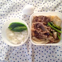 Snapdishの料理写真:すき焼き弁当。温泉卵と自家製ぬか漬け添え。|alicesoraさん