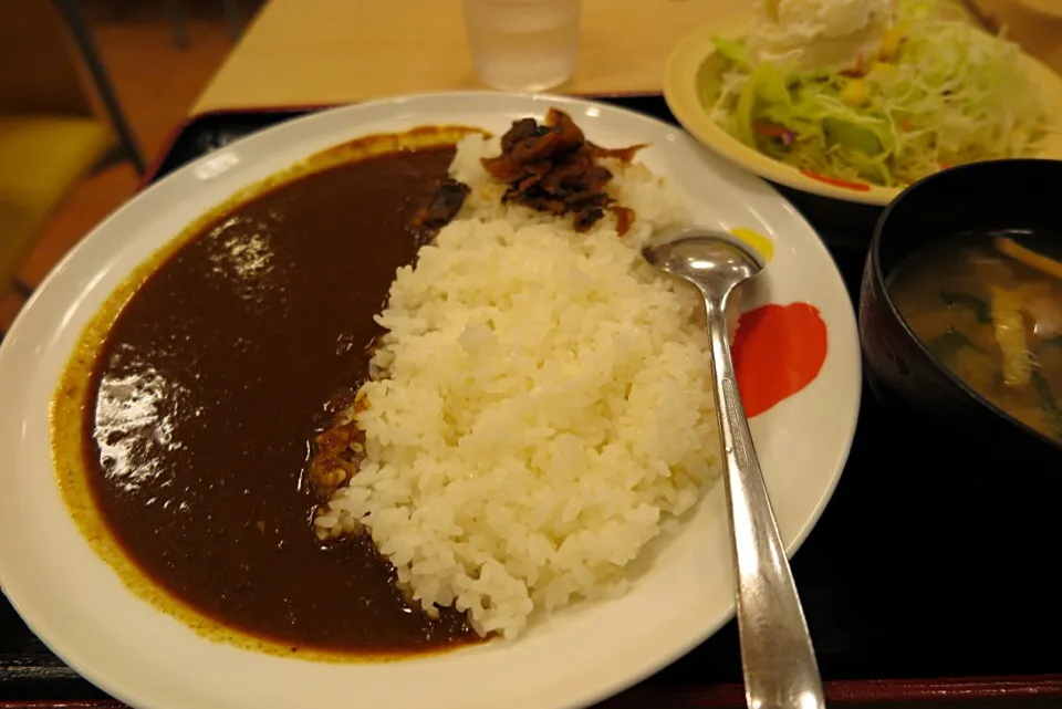 オリジナルカレーにポテトサラダ|マハロ菊池さん