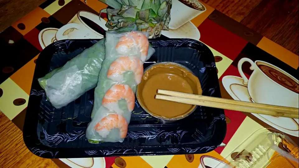 Vietnamese  Summer  Roll in a Peanut  Sauce|Frank Ortizさん