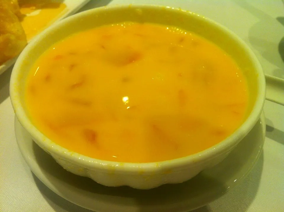 Chilled sweet soup with mango purée, sago & pomelo|skyblueさん