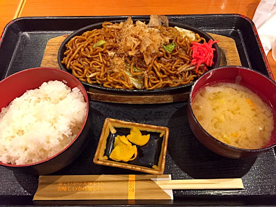 鉄板焼きそば定食(600円)|hanwaraiさん