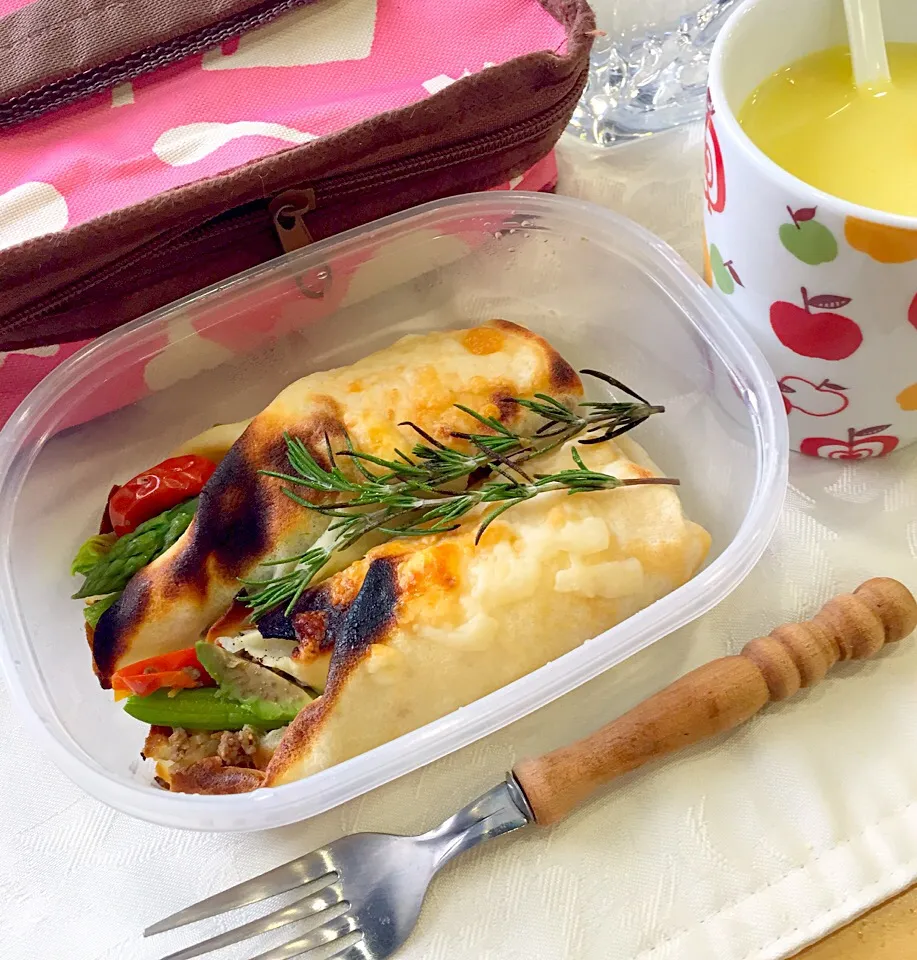 Snapdishの料理写真:Lunch: savory crepes with corn chowder soup|Kumigarさん