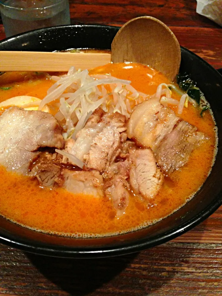 Snapdishの料理写真:本郷亭四川ラーメン|koaraさん