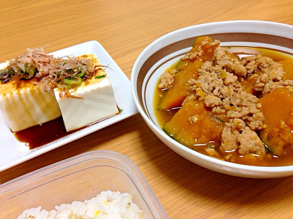 10/1晩ご飯(かぼちゃ鶏そぼろ煮、冷奴)|みほさん