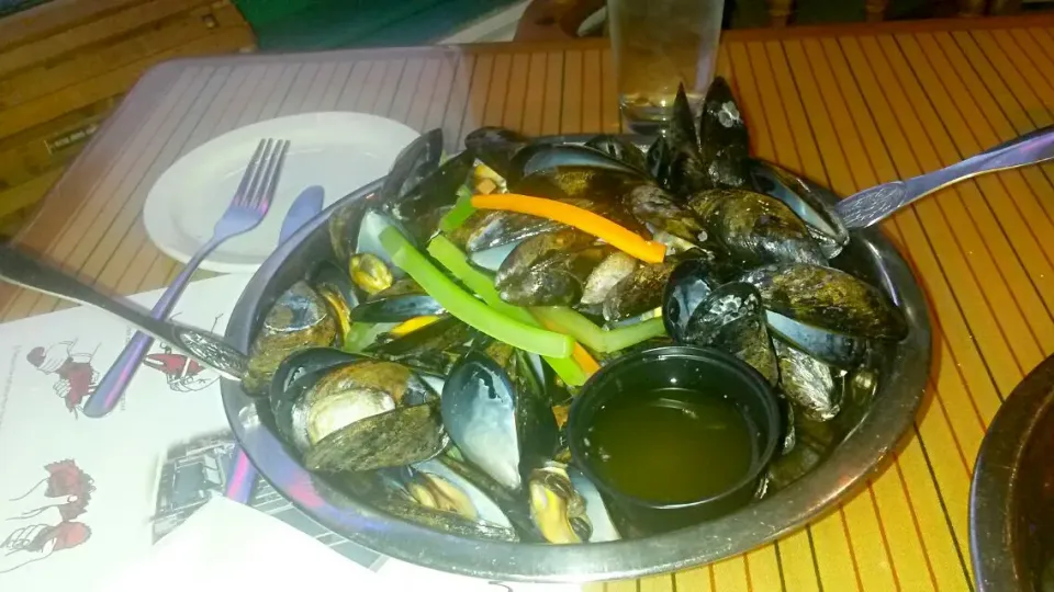 Snapdishの料理写真:Steamed Blue Mussels in their own broth!|Nonny Cancadeさん