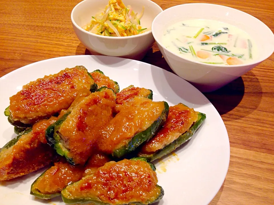 ピーマンの肉詰め味噌味とミルクスープともやしの中華風酢の物|あやかさん