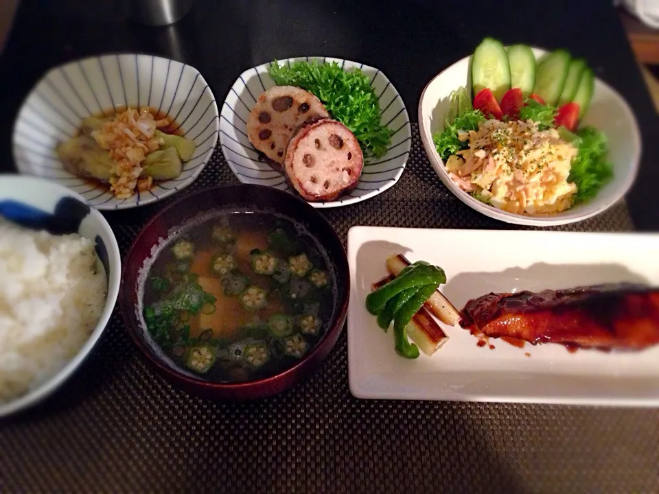 鰤の照り焼き、レンコンの挟み揚げ、茄子の煮浸し、ハム卵サラダ、オクラのお味噌汁|ayumiさん