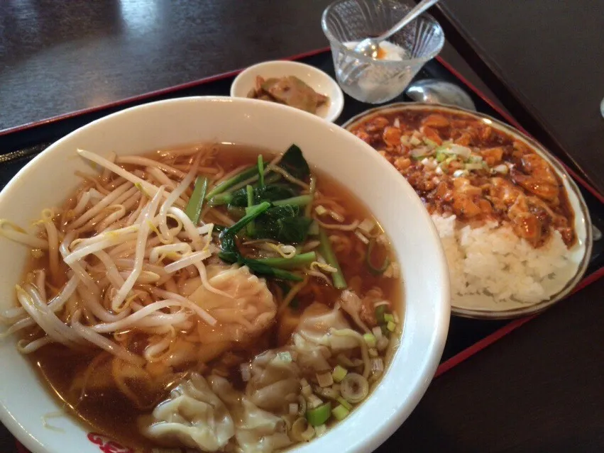 【日替定食】ワンタンメン+小麻婆豆腐丼を頂きました。|momongatomoさん