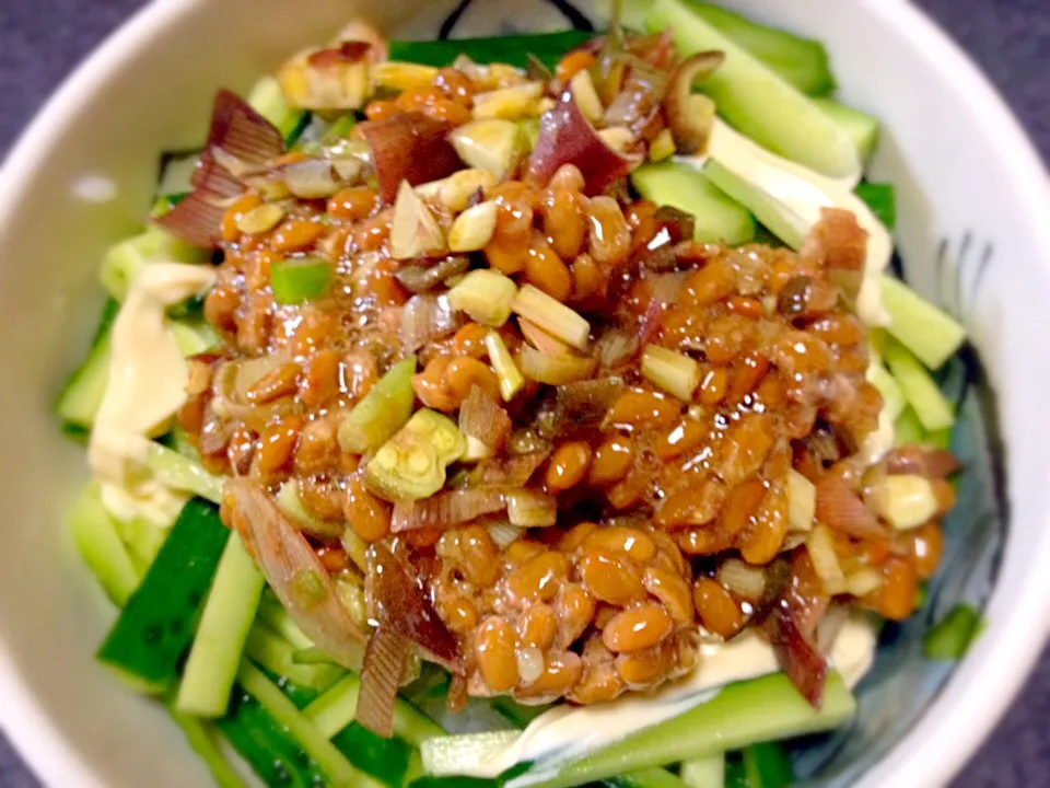 ポン酢ミョウガ納豆とマヨキュウリ丼|gekoさん