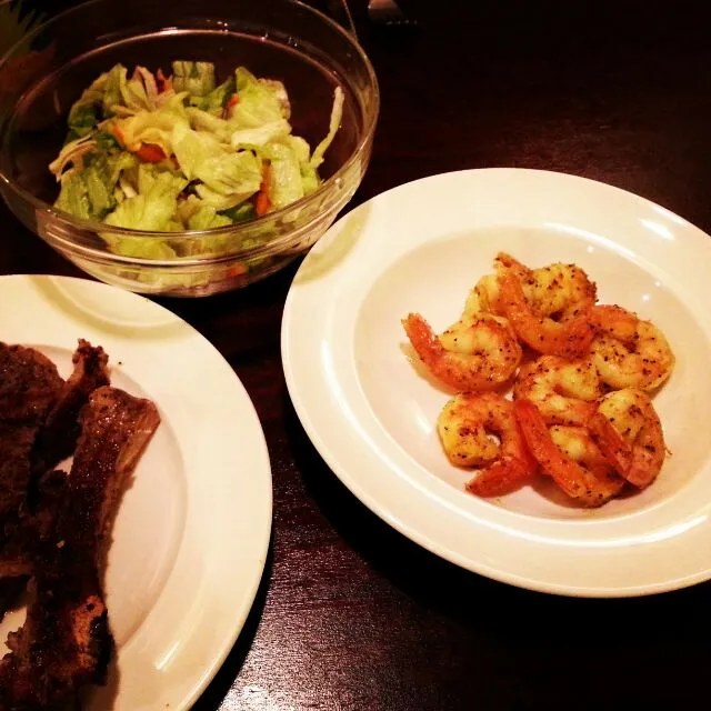 Snapdishの料理写真:旦那の手作りシリーズ@Hawaii Garlic shrimp and rib eye.|BUBUさん