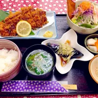 Snapdishの料理写真:ロース勝つ定食|Mami Yamaguchiさん