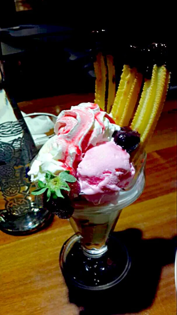 churros strawberry sundae|farrah dinaさん