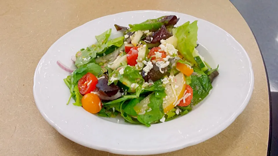 spring salad with chinese apples and red pears and feta..|sheree smithさん