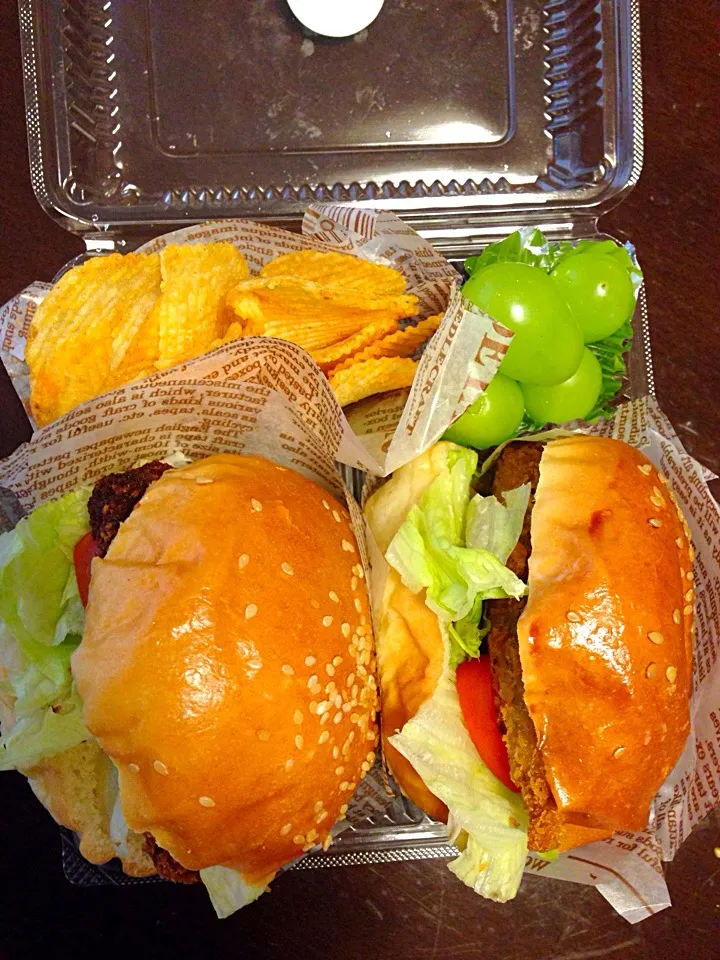 Lunch box for school picnic /fish and chiken burger.|Sanae  Maruyamaさん