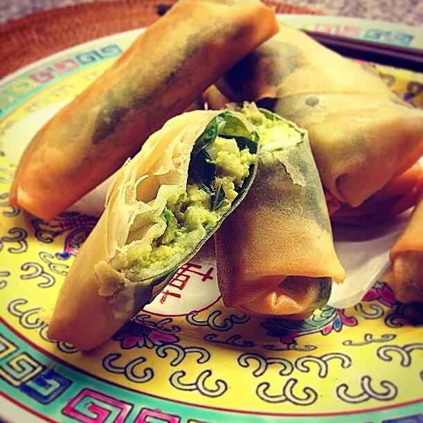 Spring roll with avocado, lotus root and basil. アボカド蓮根バジルの春巻き|Yuka Nakataさん