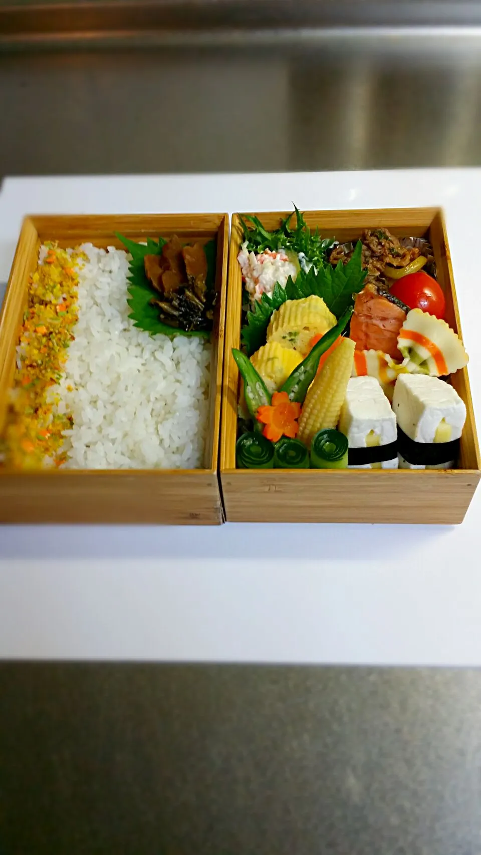 《金曜日のお弁当》🍱
※ごみ出しや会社のレイアウト移動でUPが遅くなりました󾭛󾭛

・牛肉玉ねぎの甘辛
・ねぎ入り出し巻き玉子
・はんぺんのチーズハサミ焼き
・ポテトサラダカニカマ入り

行ってらっしゃ～い♡
とっくり行ってます（笑）|藤田 まり子さん