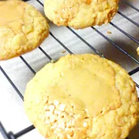 brown butter oatmeal cookies with caramel and peanut butter|Haley Crider Williamsonさん