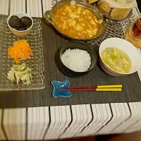 Snapdishの料理写真:#小籠包
#麻婆豆腐
#キャベツと卵のスープ
#ささみときゅうり、たまねぎの梅風味サラダ
#ハムとにんじんのマリネ
#ごはん
#ぶどう|Akiko Nakajimaさん