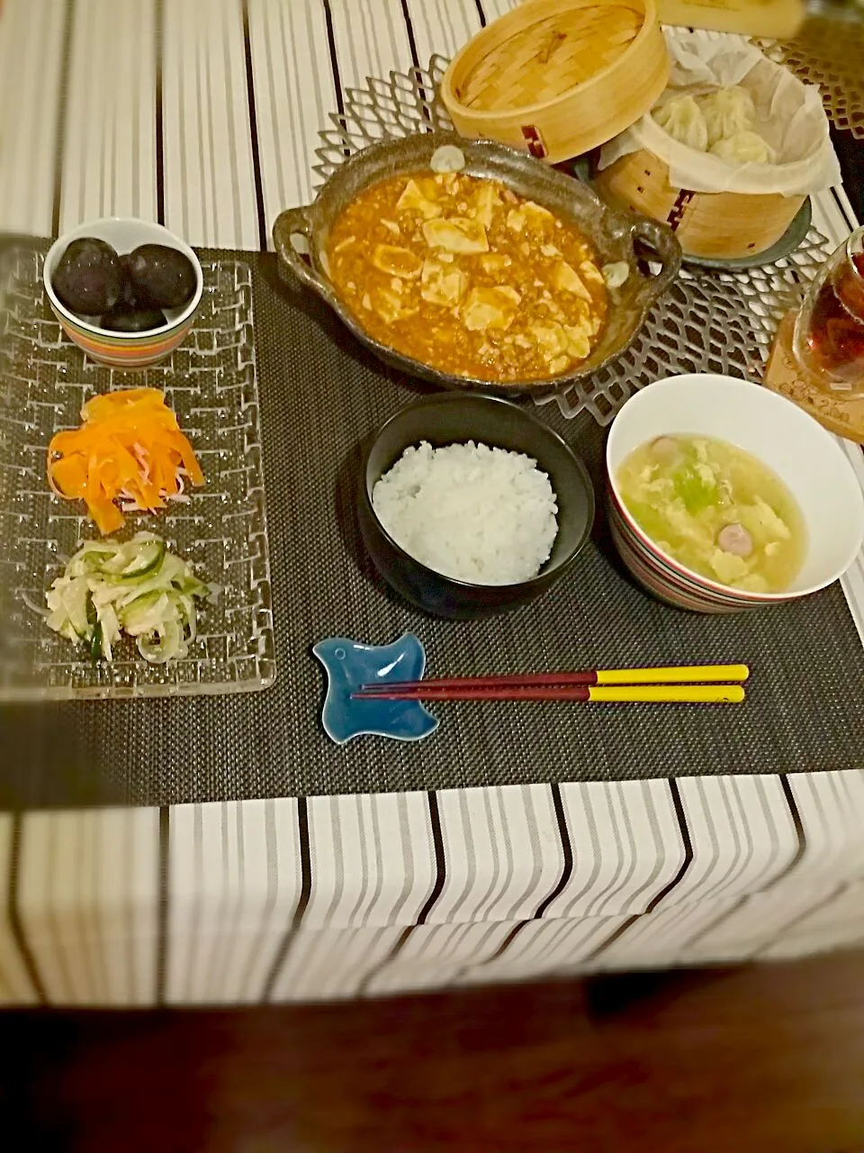 Snapdishの料理写真:#小籠包
#麻婆豆腐
#キャベツと卵のスープ
#ささみときゅうり、たまねぎの梅風味サラダ
#ハムとにんじんのマリネ
#ごはん
#ぶどう|Akiko Nakajimaさん