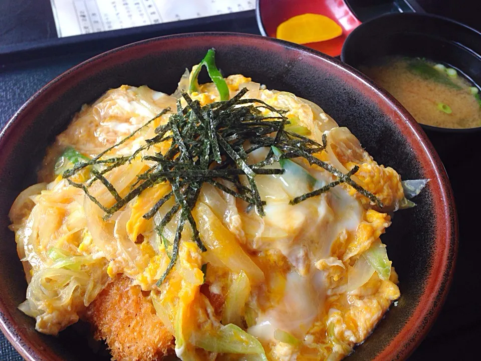 Snapdishの料理写真:一膳 カツ丼 700円|Yoshihiro Asatsuさん