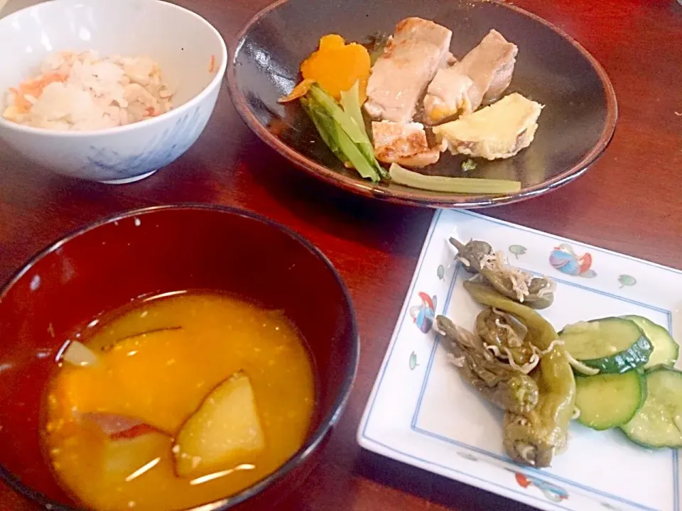 お昼ご飯。和定食風に(^^)鶏の照り焼き。|やよさん