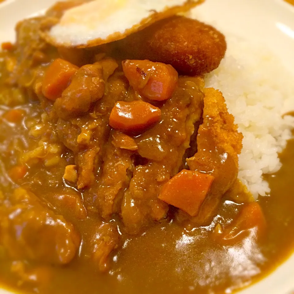 トンカツコロッケ目玉焼きカレー。|Masashi Takehiroさん