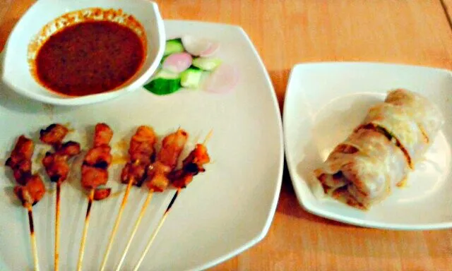 Snapdishの料理写真:Oct 3. Lunch @ 1:15pm   #popiah #chicken #satay|Ren Bhaiさん