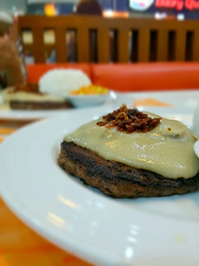 lunch. salisbury steak. pancake house|geoff ledesmaさん