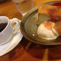 Snapdishの料理写真:いちじくのシブォンケーキとアイスと寒天|太田 はるよさん