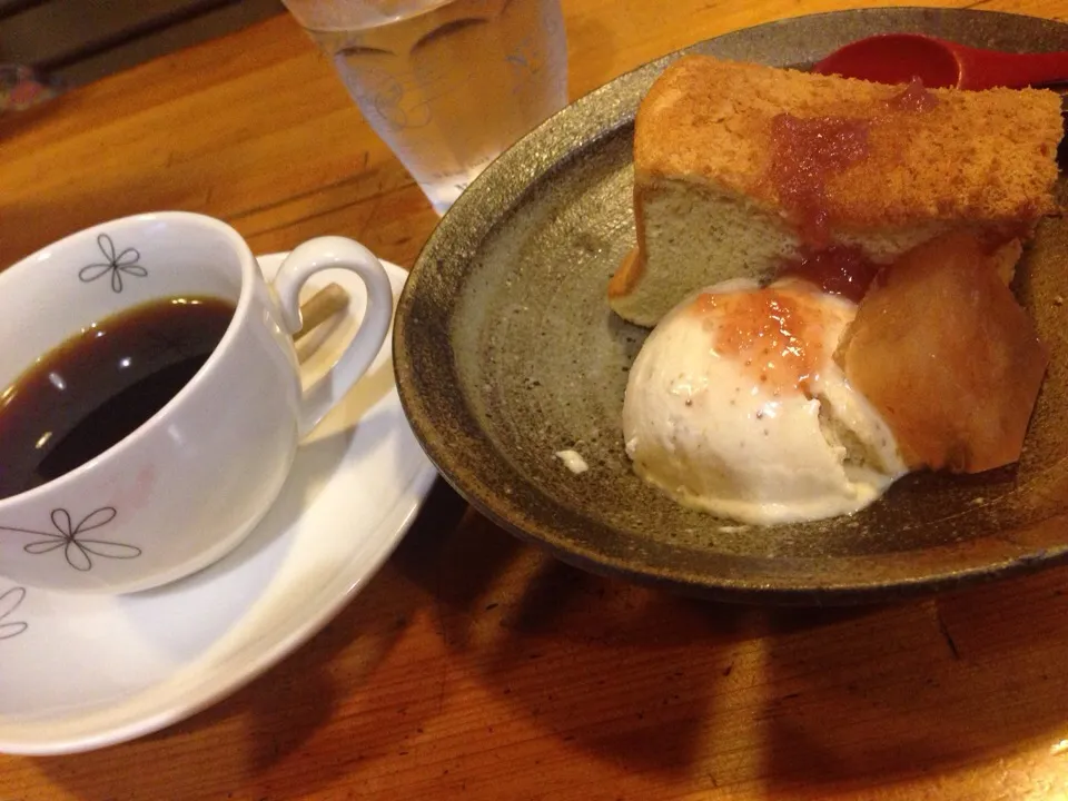 いちじくのシブォンケーキとアイスと寒天|太田 はるよさん